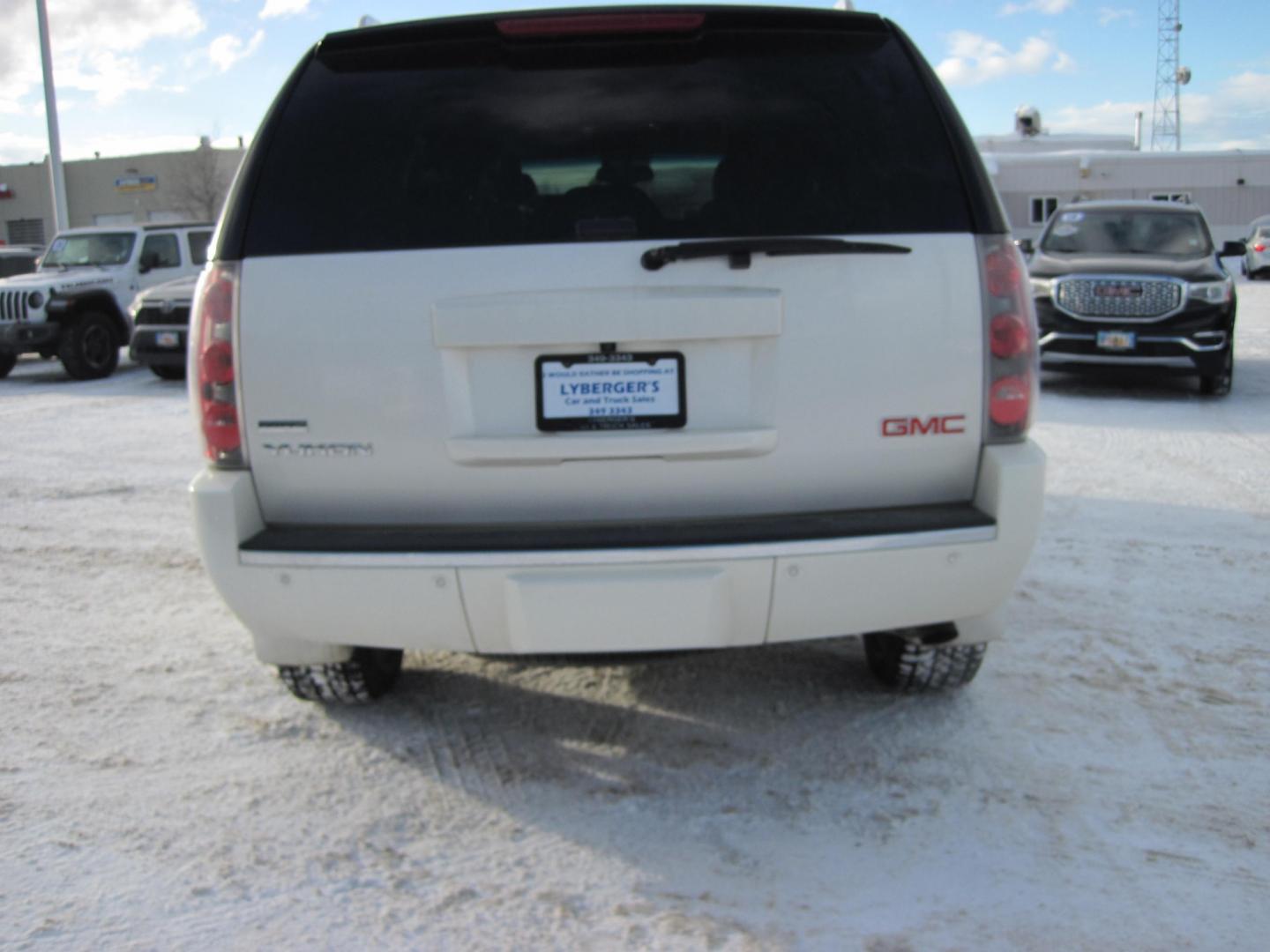 2011 White Diamond /Charcoal/Black GMC Yukon Denali AWD (1GKS2EEF4BR) with an 8 Cylinder Engine engine, Automatic transmission, located at 9530 Old Seward Highway, Anchorage, AK, 99515, (907) 349-3343, 61.134140, -149.865570 - Photo#3